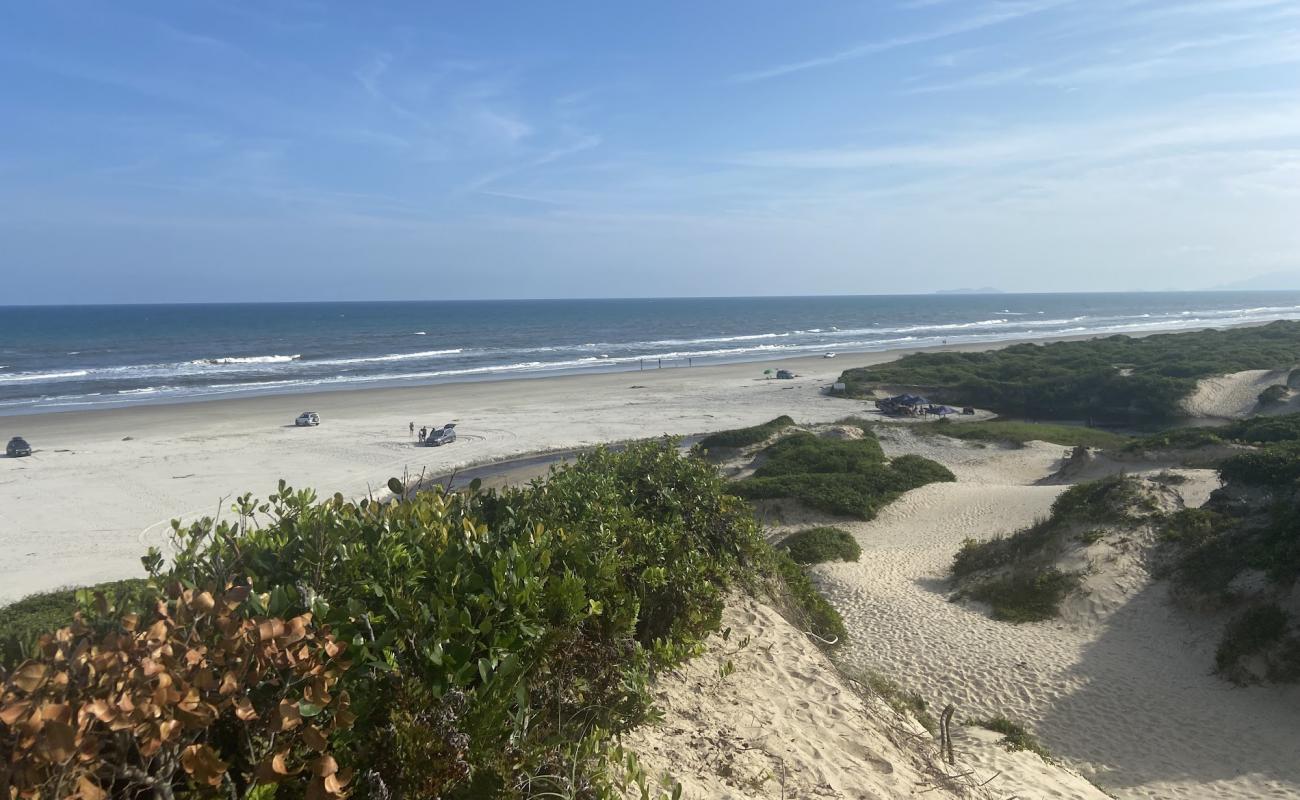 Photo de Praia de Fora avec sable beige de surface