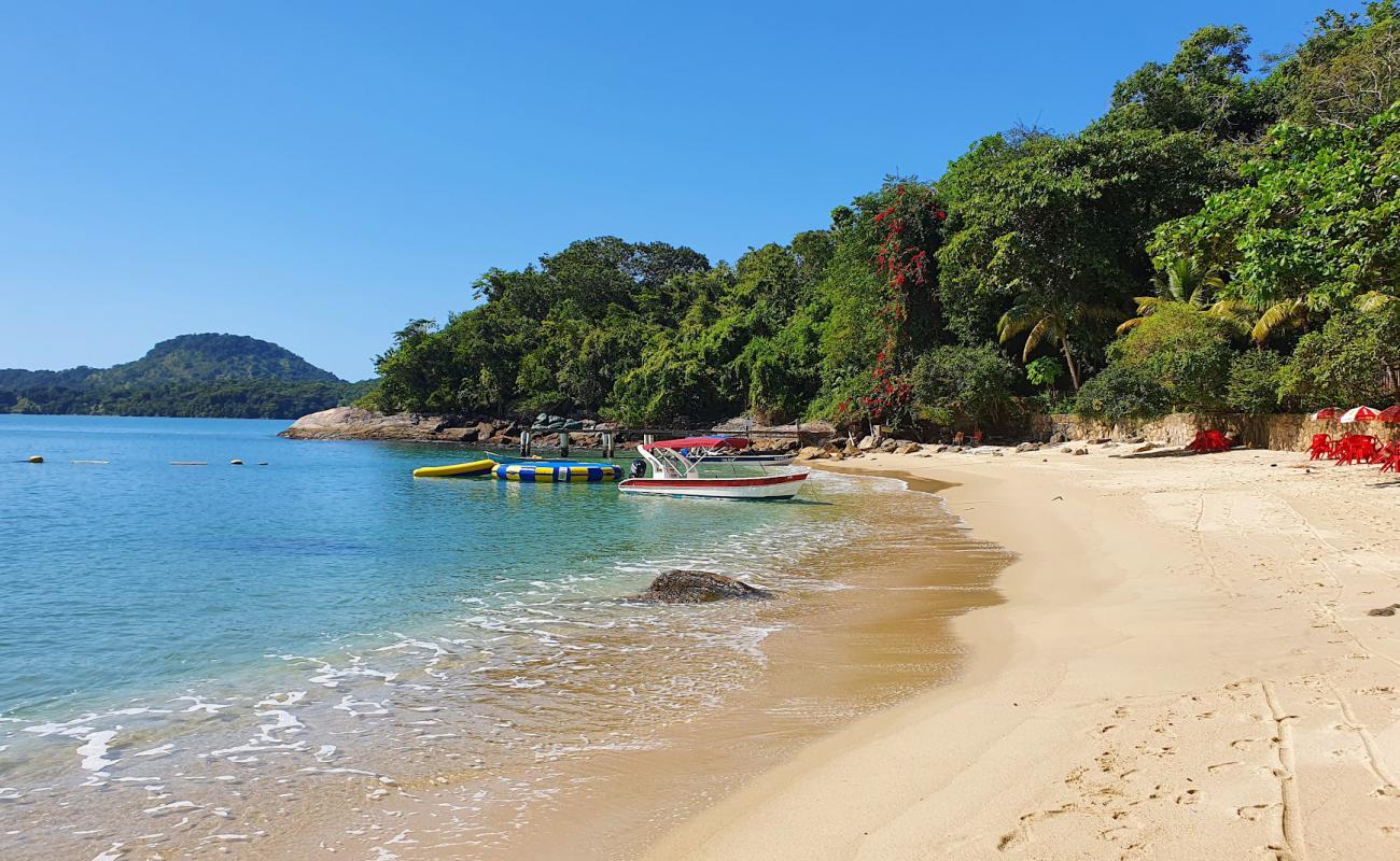 Photo de Praia da Ilha do Pelado avec sable beige de surface