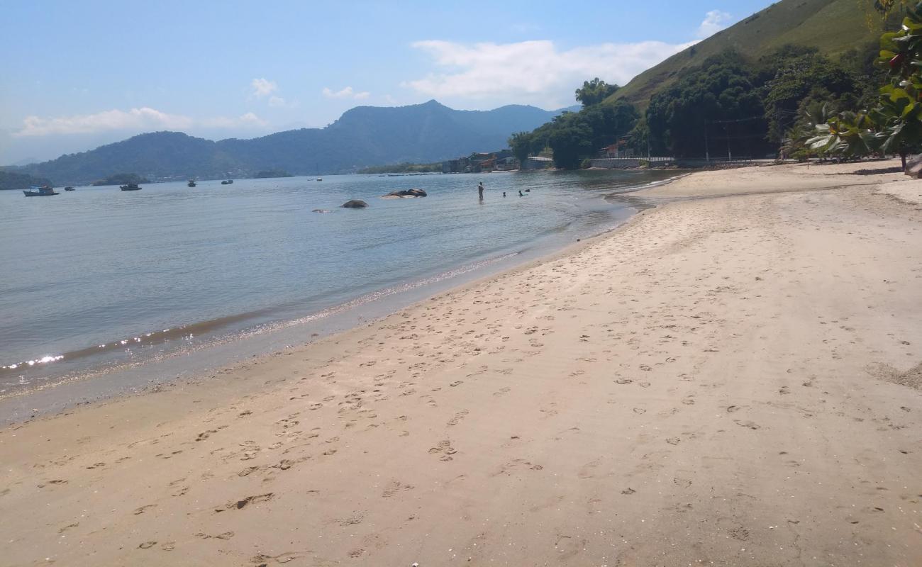 Photo de Praia da Enseada avec sable beige de surface
