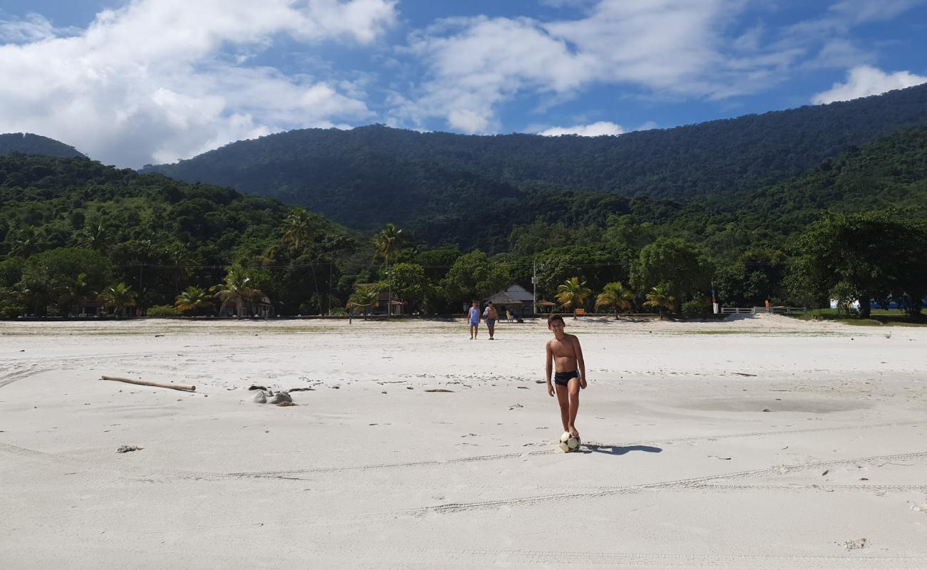 Photo de Praia do Marambaia avec sable beige de surface