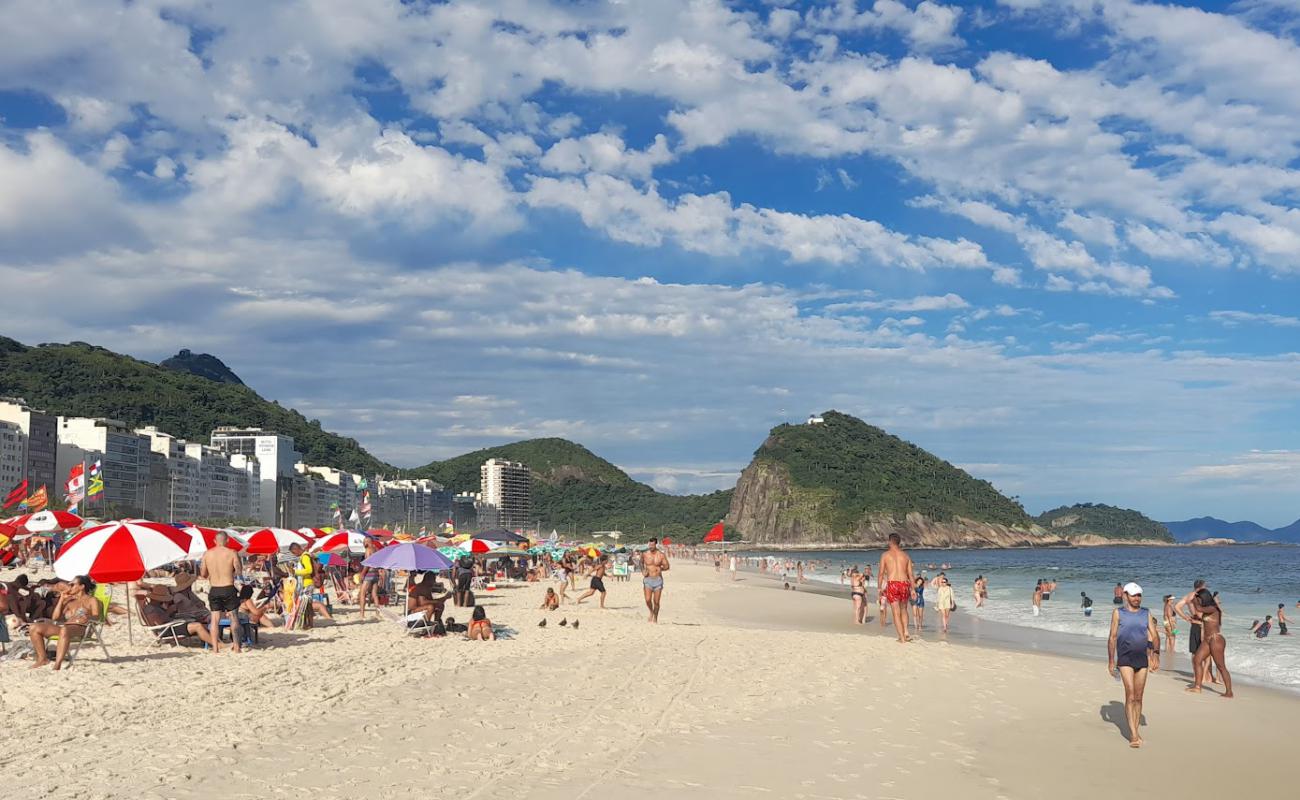Photo de Praia do Leme avec sable beige de surface