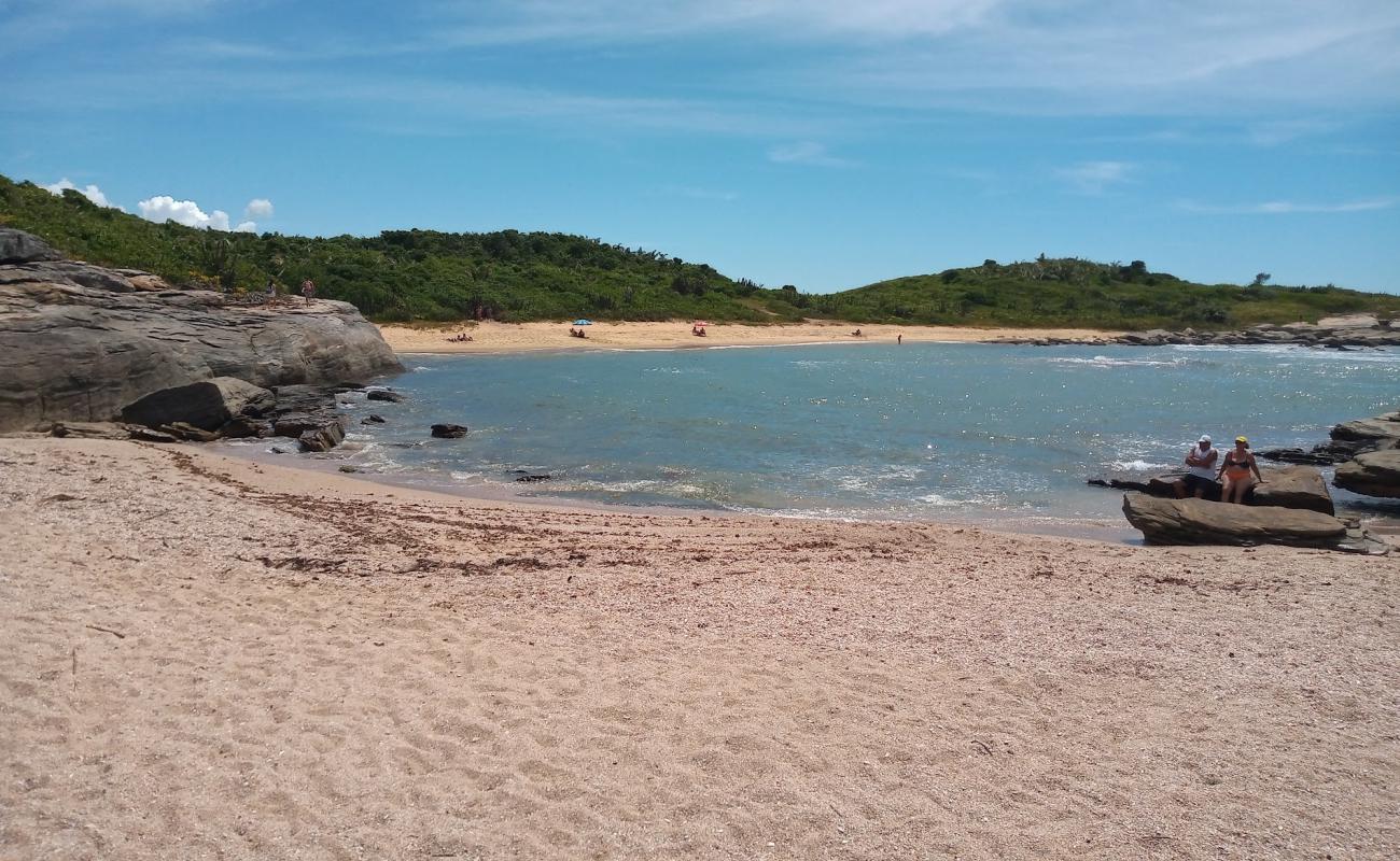 Photo de Praia das Conchinhas avec sable beige de surface