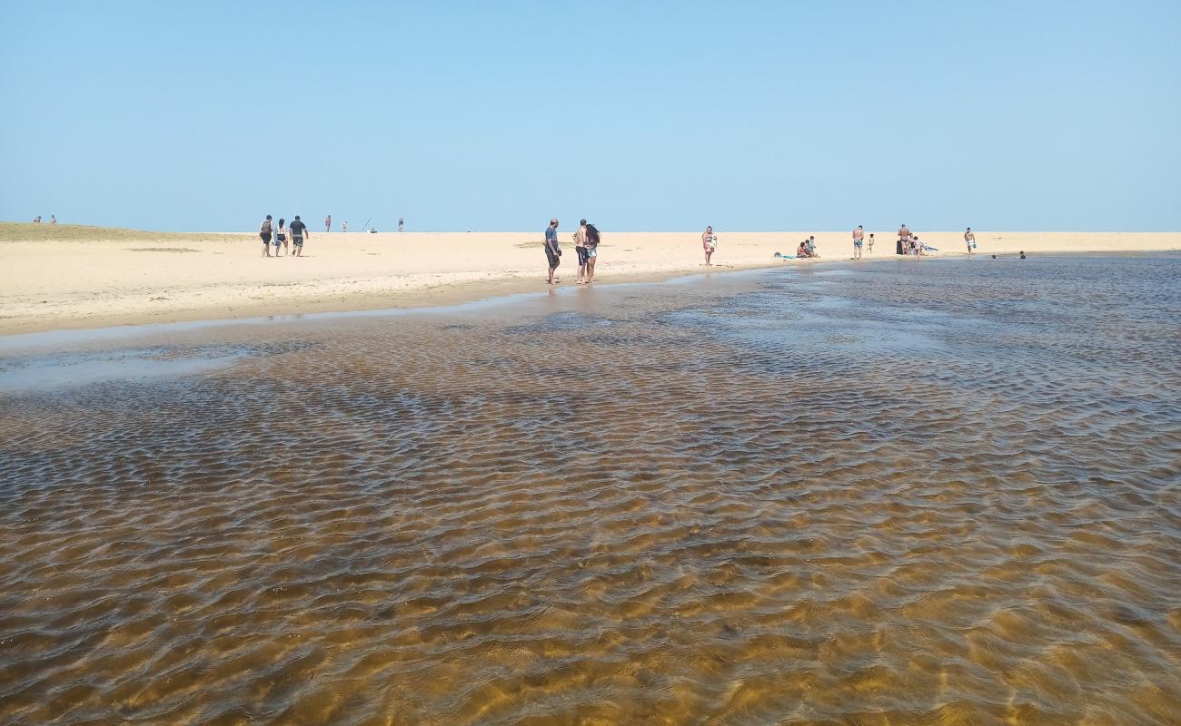 Photo de Praia de Iquipari avec sable beige de surface