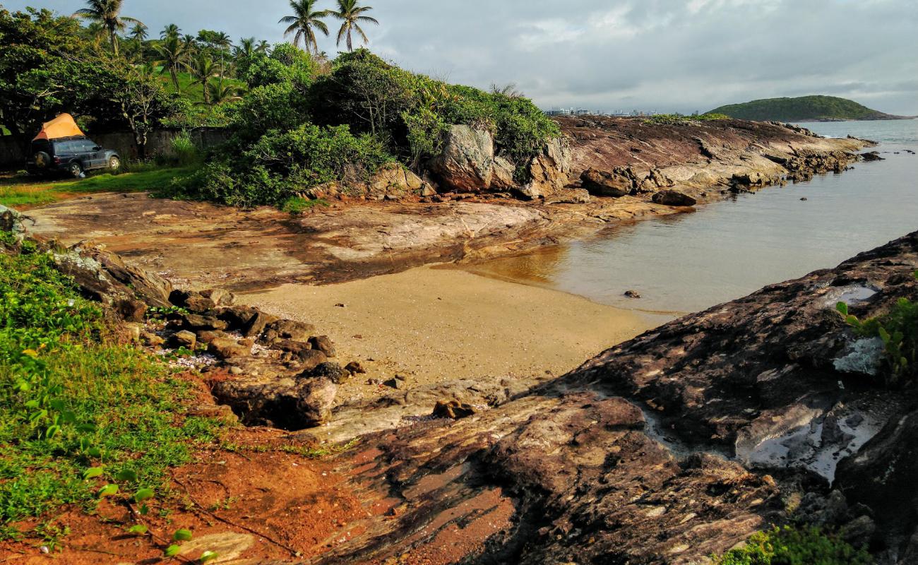 Photo de Praia da Peninsula de Meaipe avec sable beige de surface