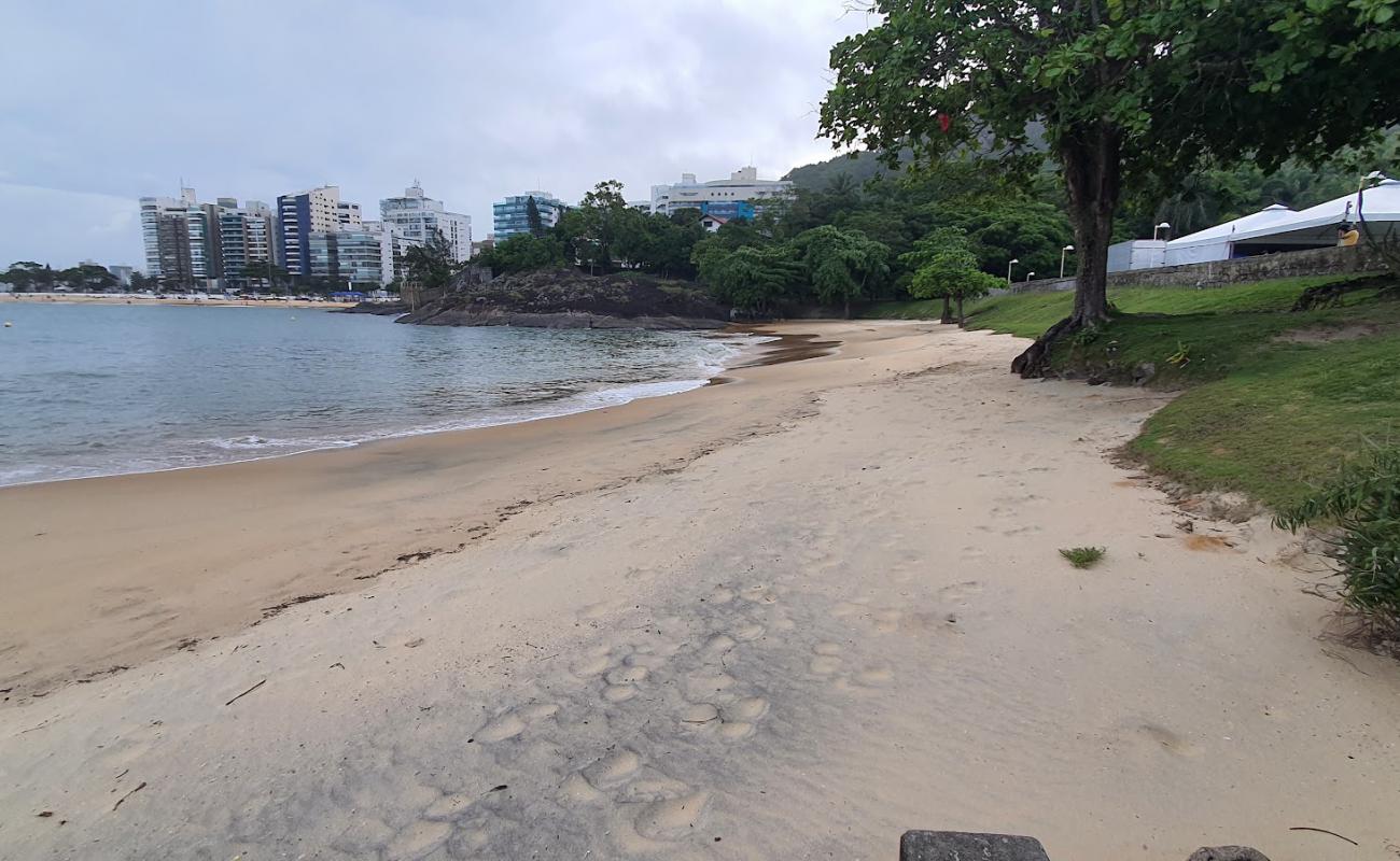 Photo de Chava Beach avec sable beige de surface