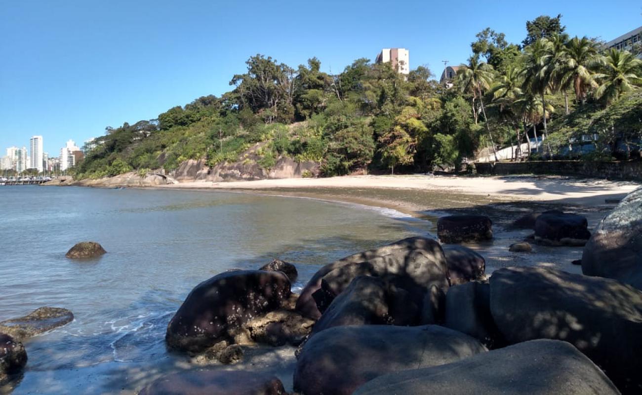 Photo de Praia do Sacre Coeur avec sable beige de surface