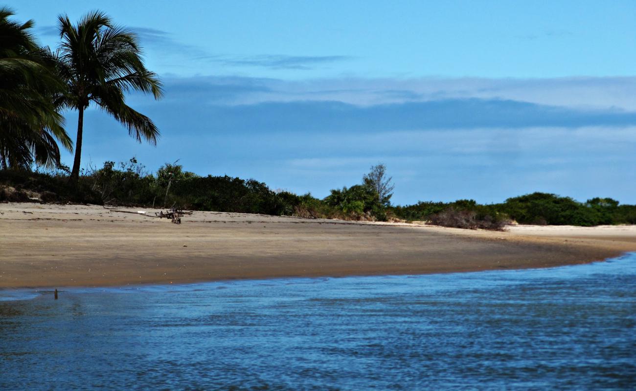 Photo de Praia do Cascalho avec sable beige de surface