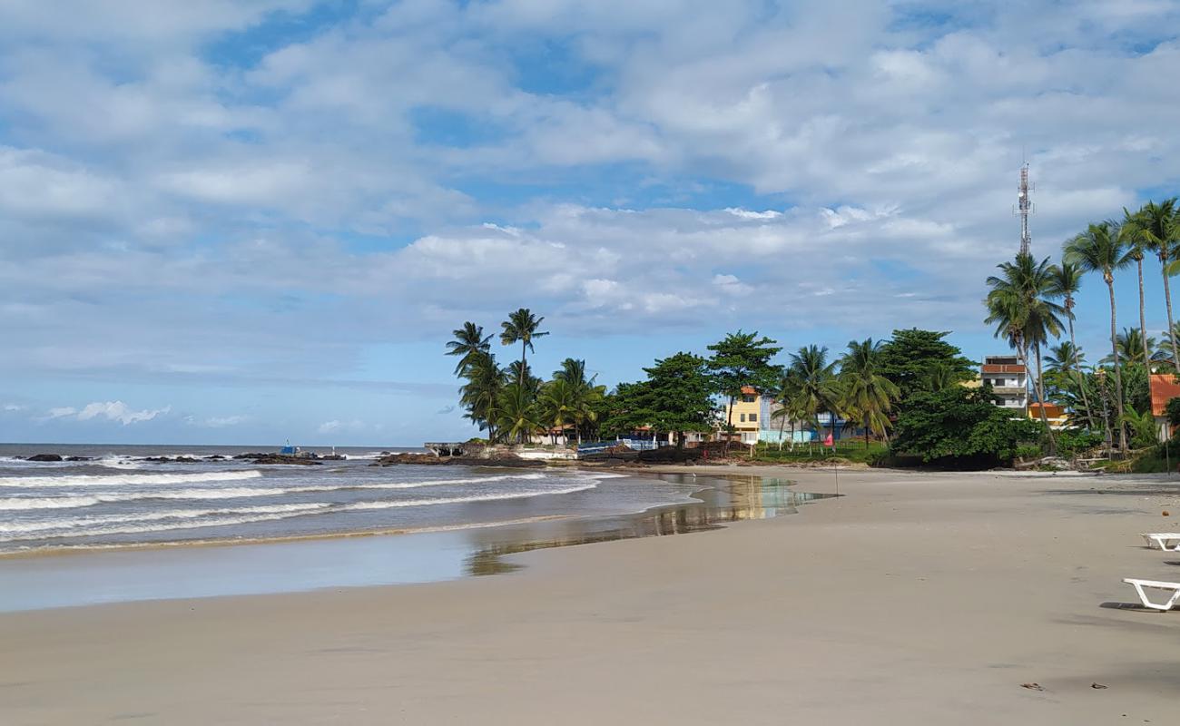 Photo de Praia dos Milagres avec sable beige de surface