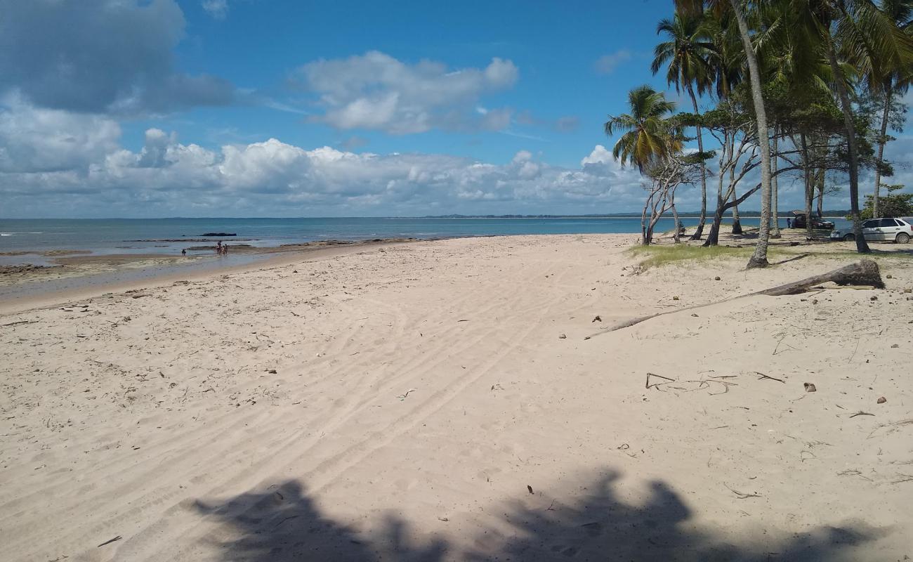 Photo de Praia dos Garcez avec sable beige de surface