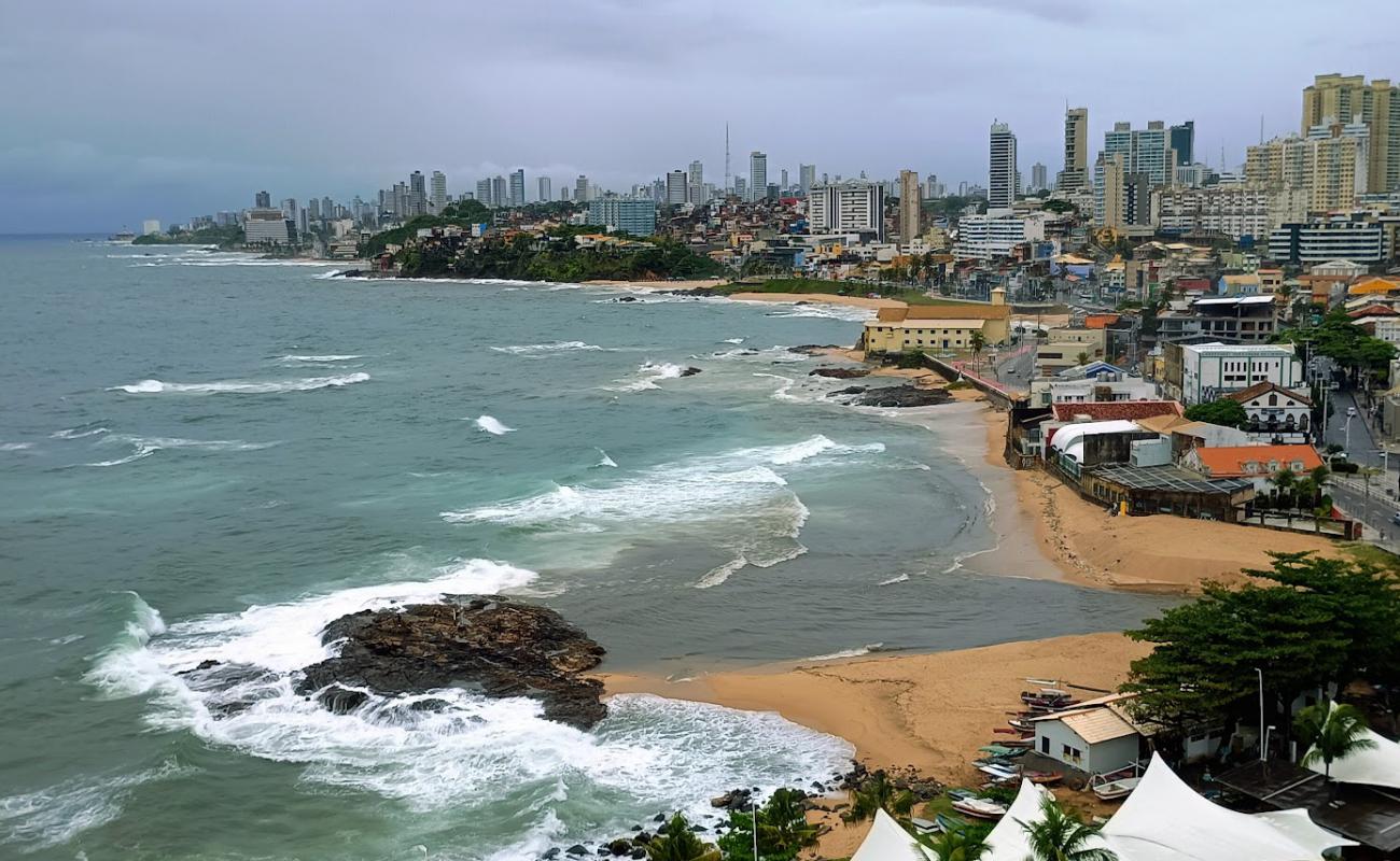 Photo de Praia da Mariquita avec sable gris de surface