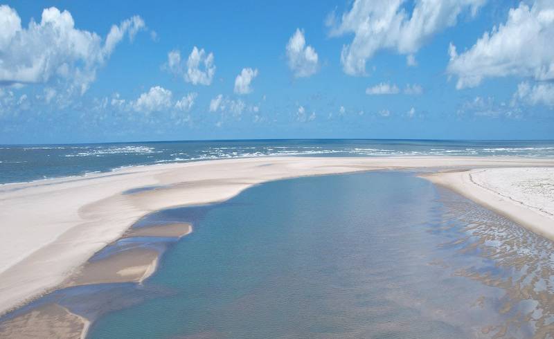 Photo de Ilha da Sogro Beach avec sable beige de surface