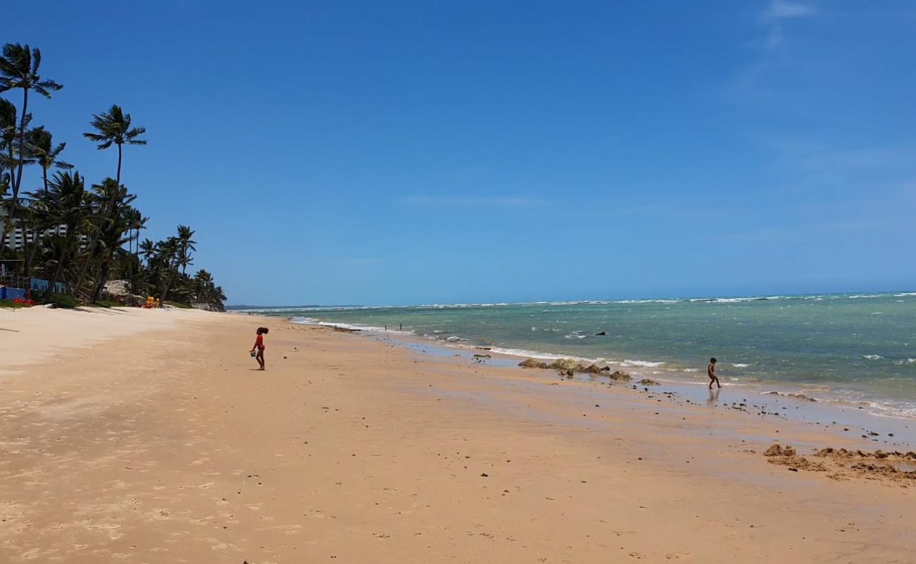 Photo de Praia da Garca Torta avec sable beige de surface