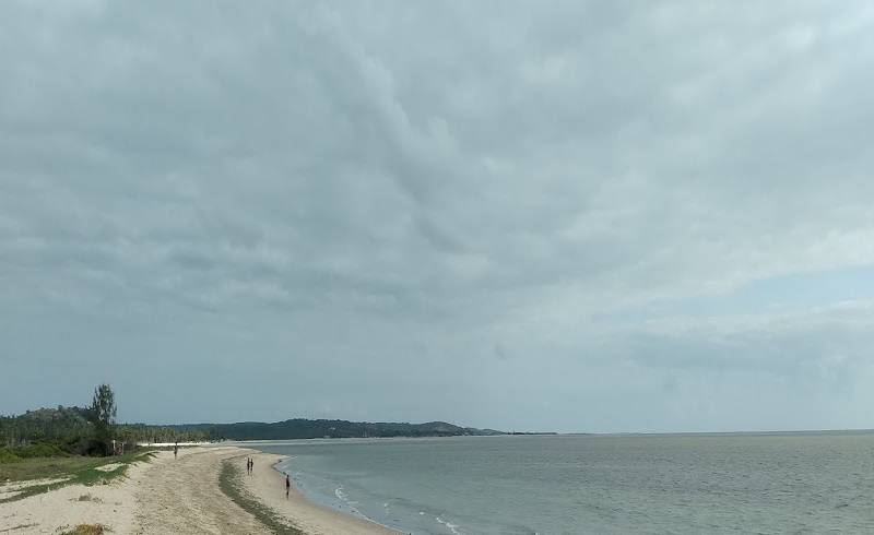 Photo de Pontal de Maria Farinha Beach avec sable beige de surface