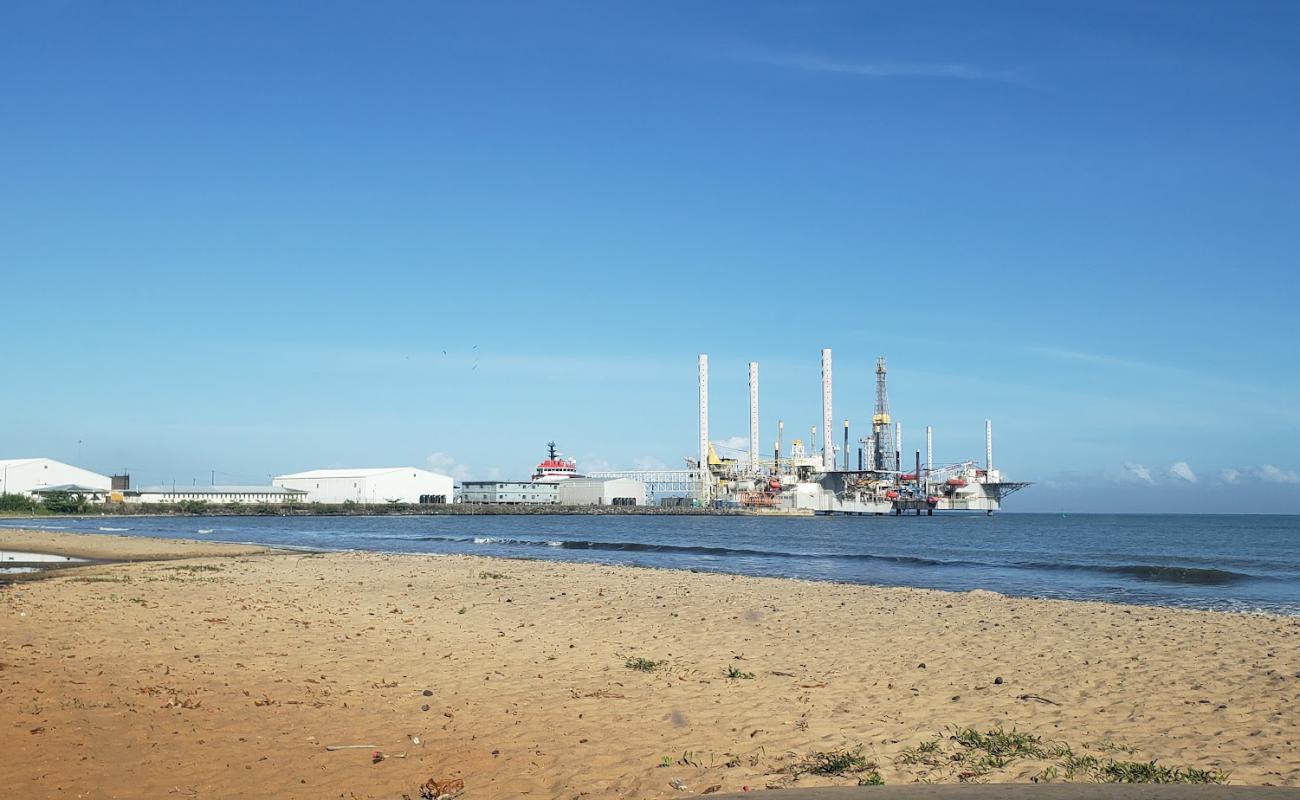 Photo de Station beach avec sable beige de surface