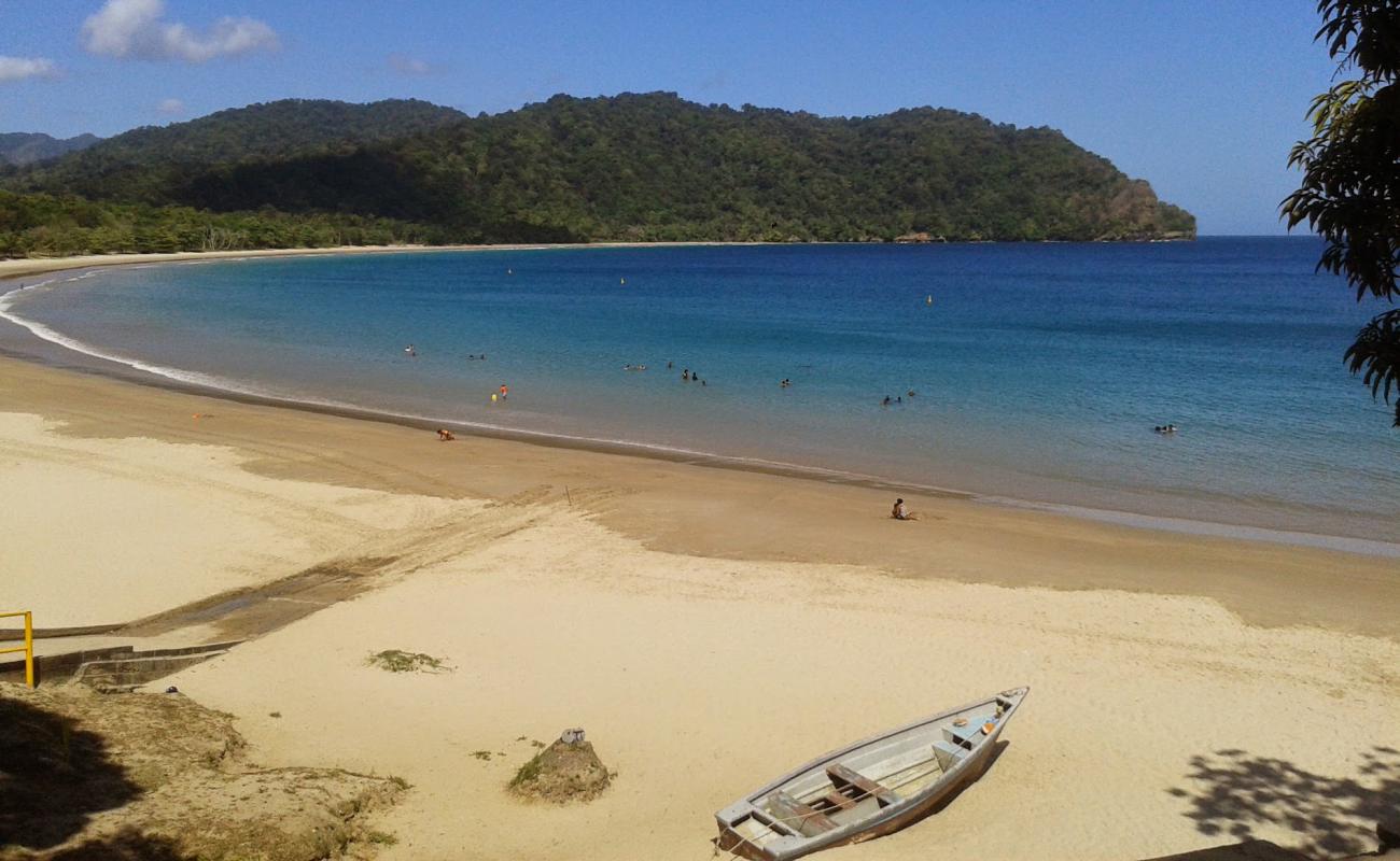 Photo de Las Cuevas beach avec sable fin et lumineux de surface