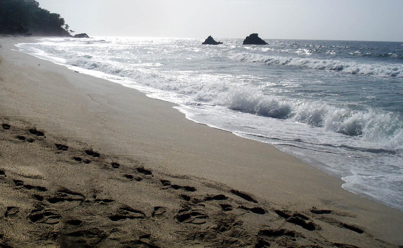 Photo de Madamas River avec sable beige fin de surface