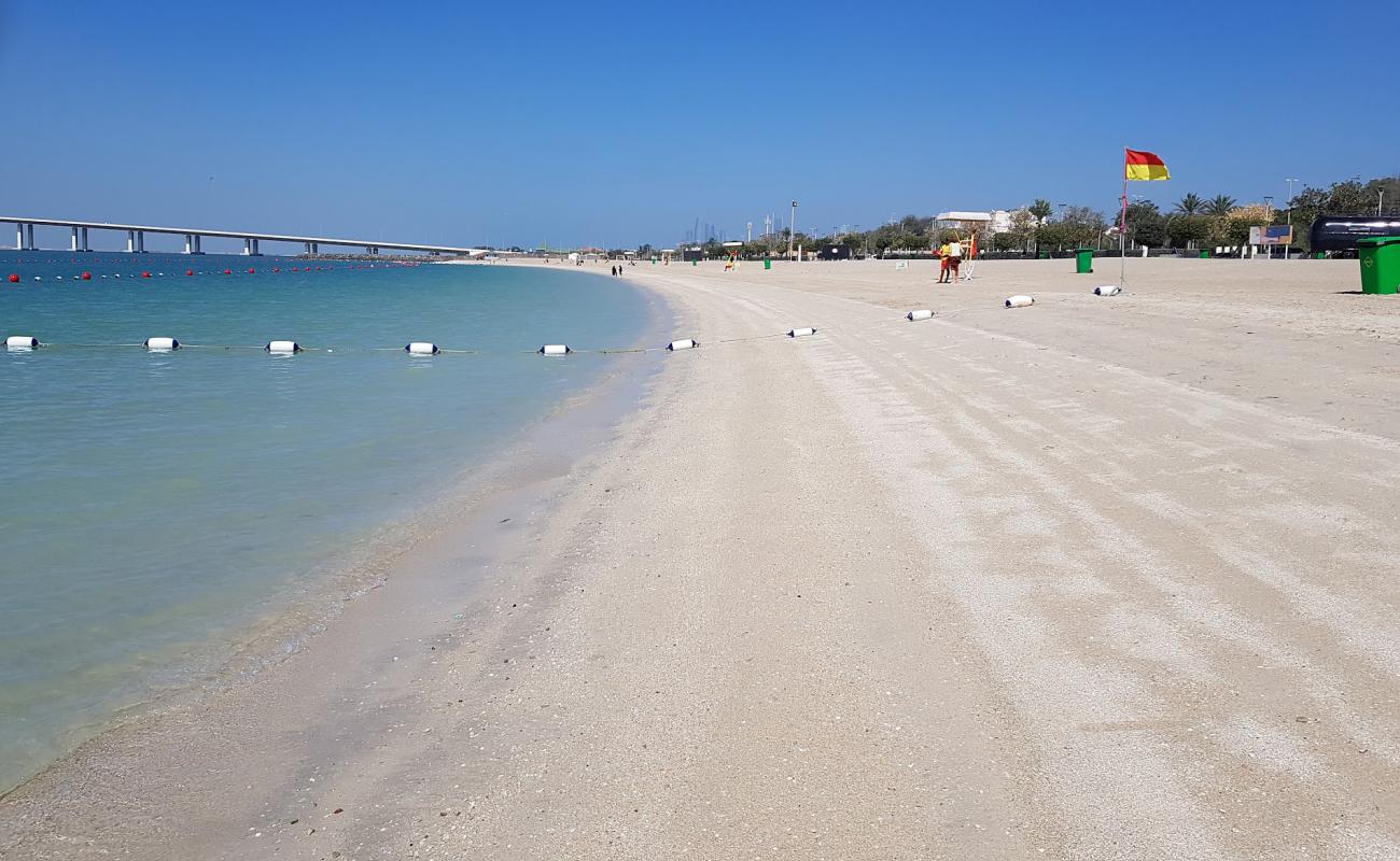 Photo de Al Bateen beach avec sable fin blanc de surface