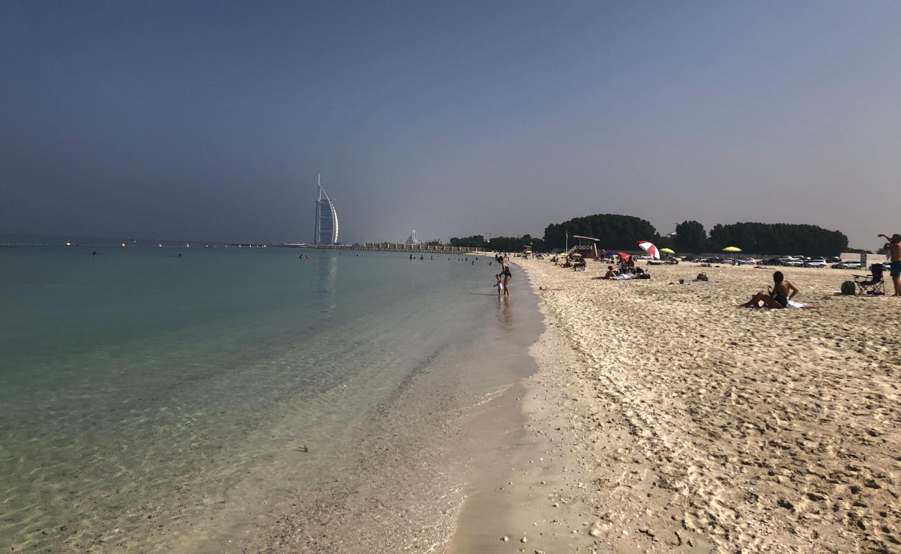 Photo de Al Sufouh Beach avec sable fin et lumineux de surface