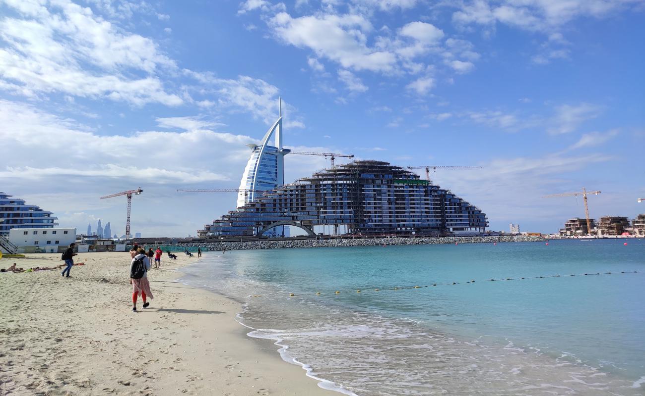 Photo de Jumeira Public beach avec sable blanc de surface