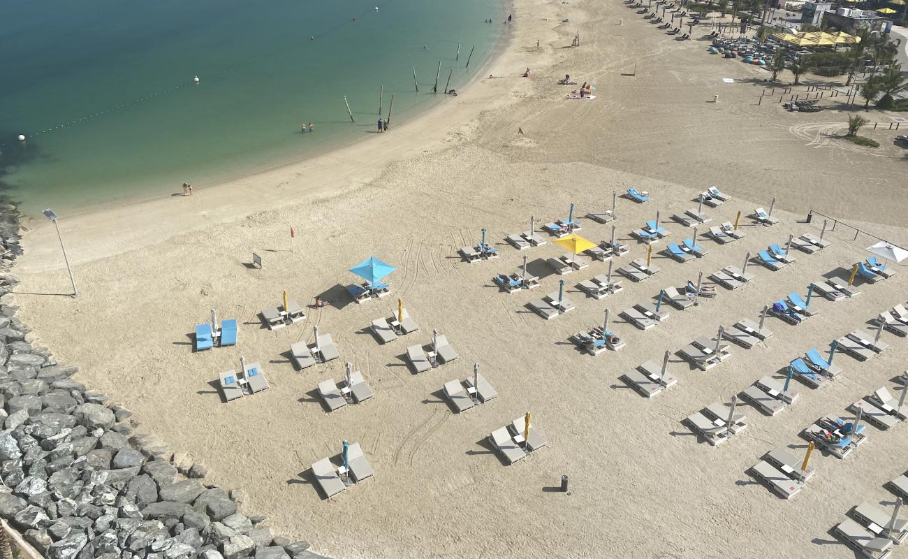 Photo de Lamer beach jumeirah avec sable fin et lumineux de surface