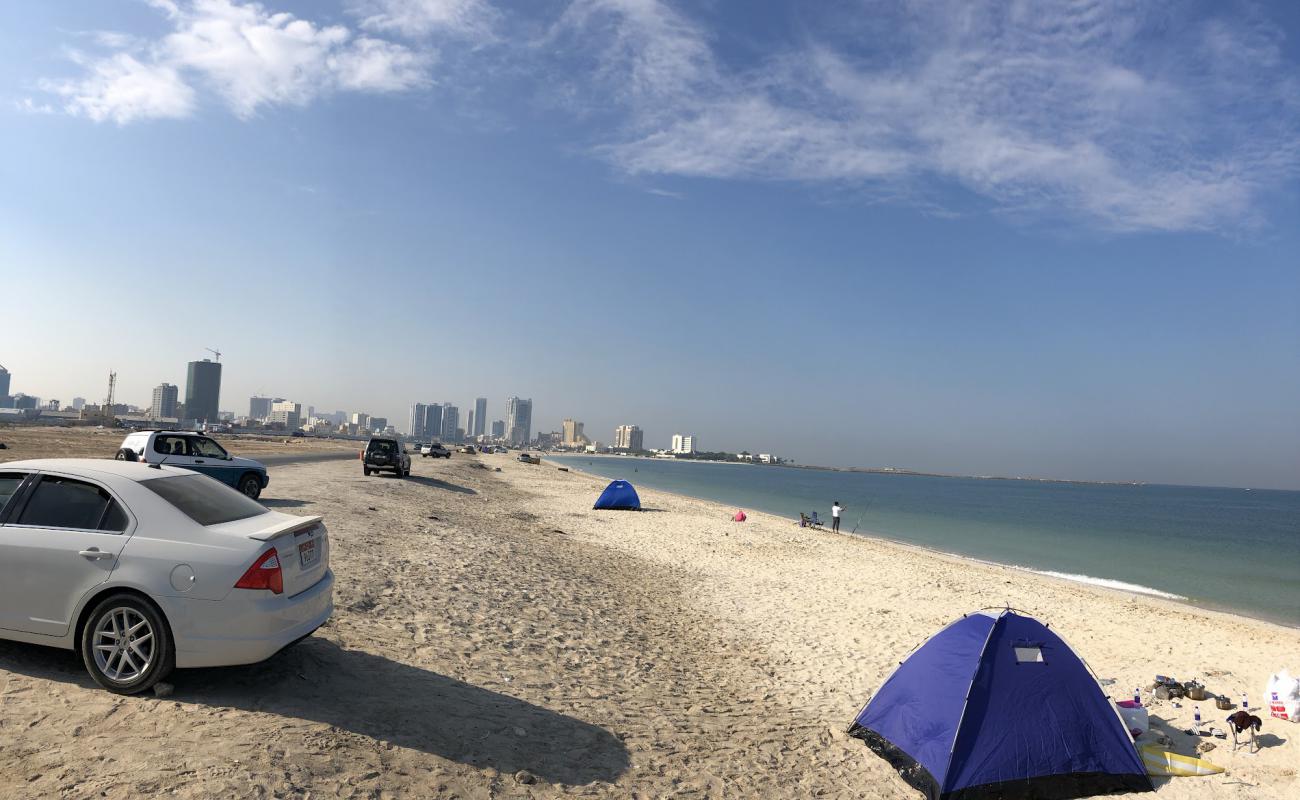 Photo de Al Zorah beach avec sable lumineux de surface