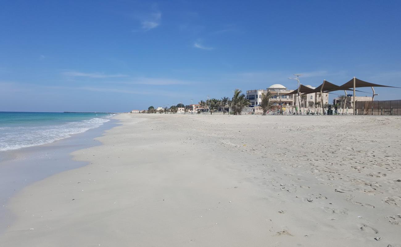 Photo de Umm Al Quwain avec sable lumineux de surface