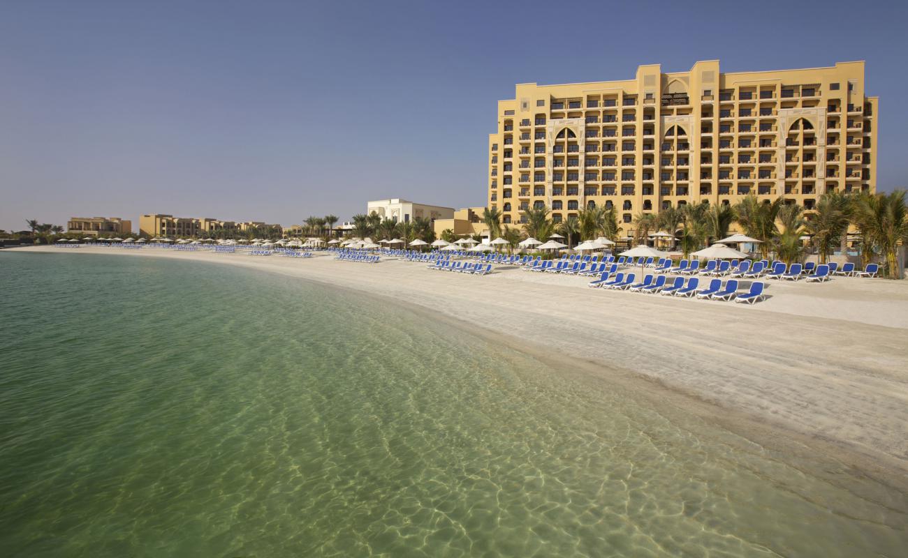 Photo de DoubleTree resort avec sable fin et lumineux de surface