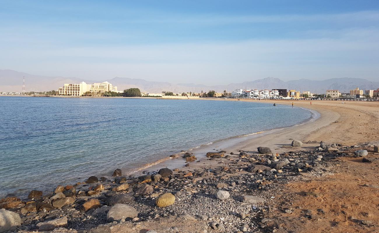 Photo de Mareedh beach avec sable lumineux de surface