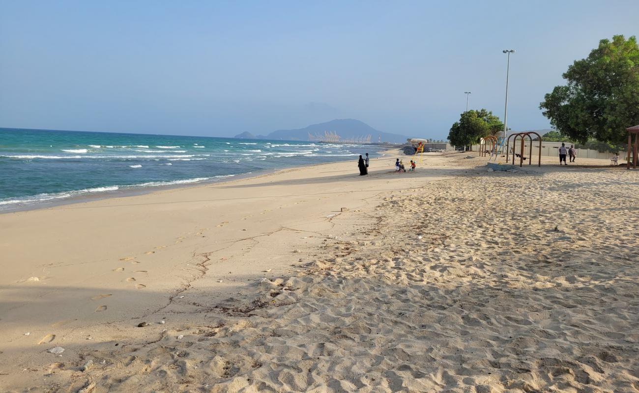 Photo de Zubara Beach avec sable beige de surface