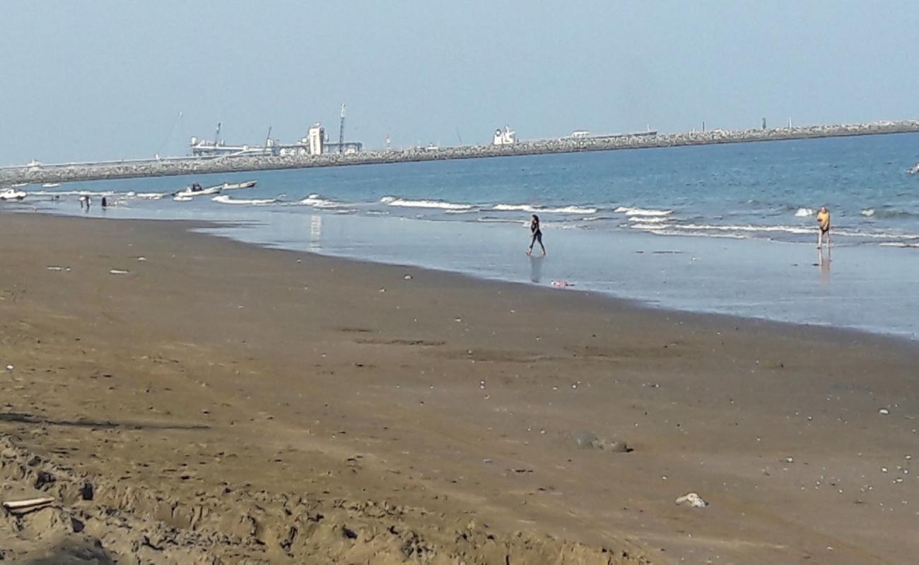 Photo de Fujairah Corniche Beach avec sable beige de surface