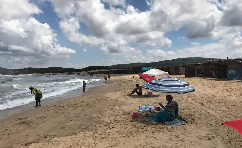 Photo de Plage Cap Serat avec sable lumineux de surface