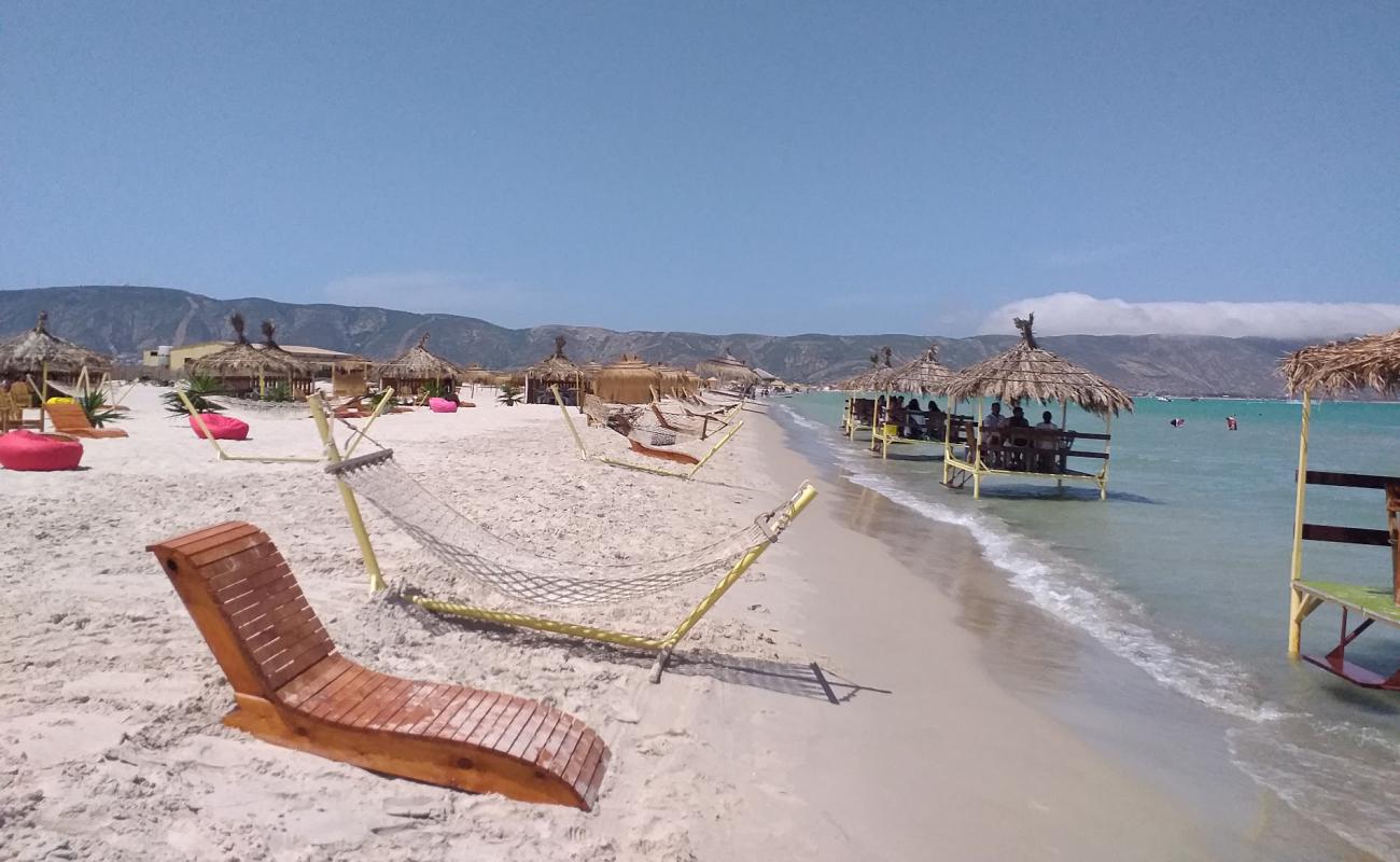 Photo de Coco Beach utique avec sable fin et lumineux de surface