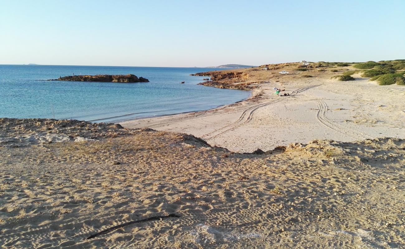 Photo de Plage boukrim avec sable beige de surface