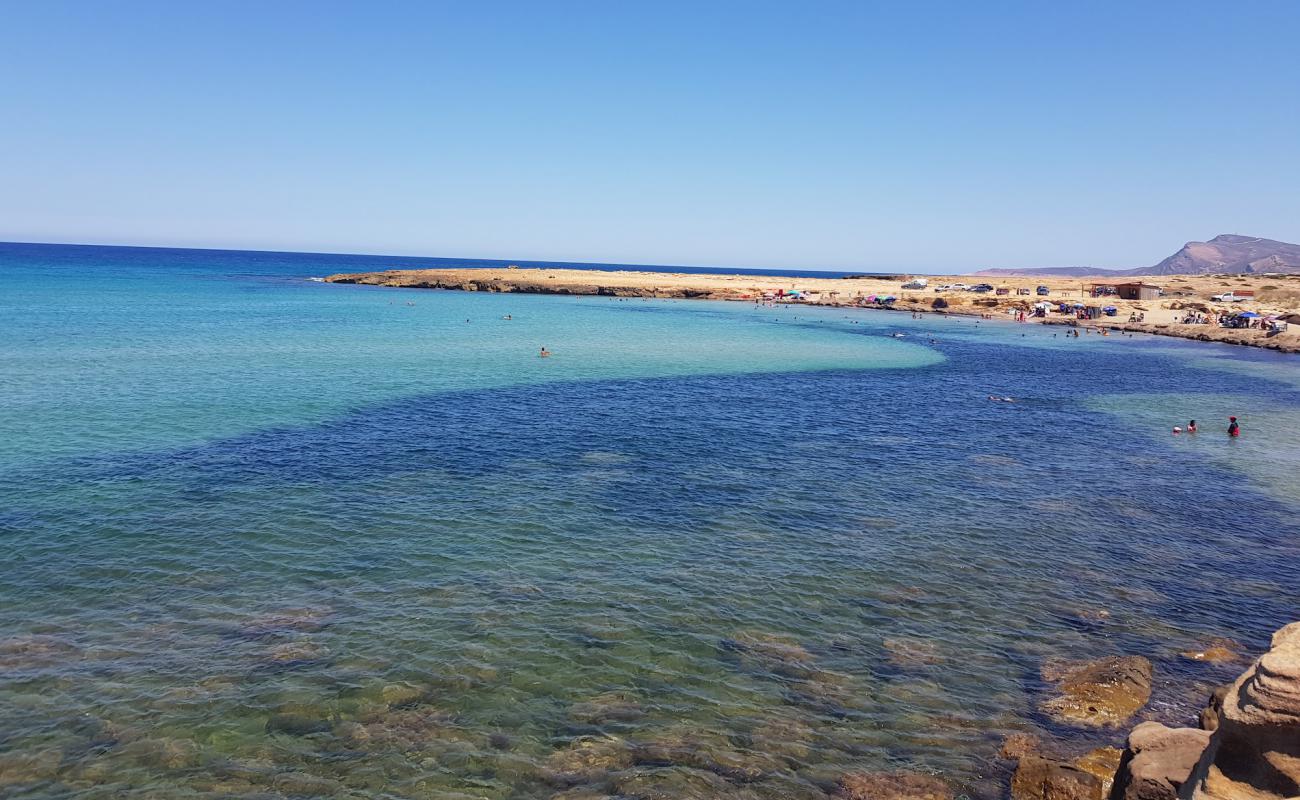 Photo de Plage Tafia avec sable lumineux de surface