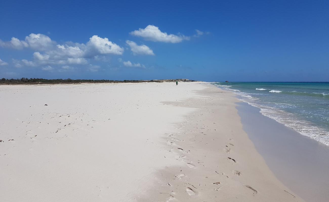 Photo de Plage Sidi Mansour avec sable fin et lumineux de surface