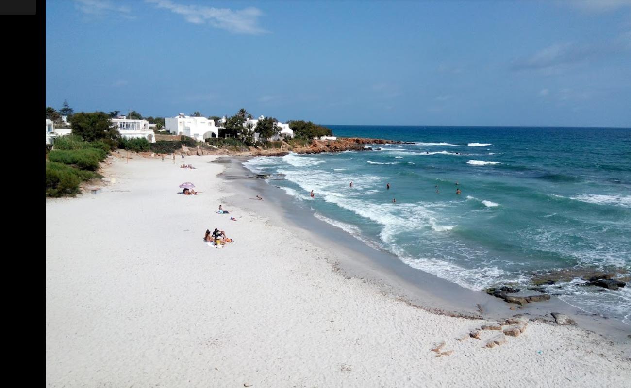 Photo de Fatha Beach avec sable beige de surface