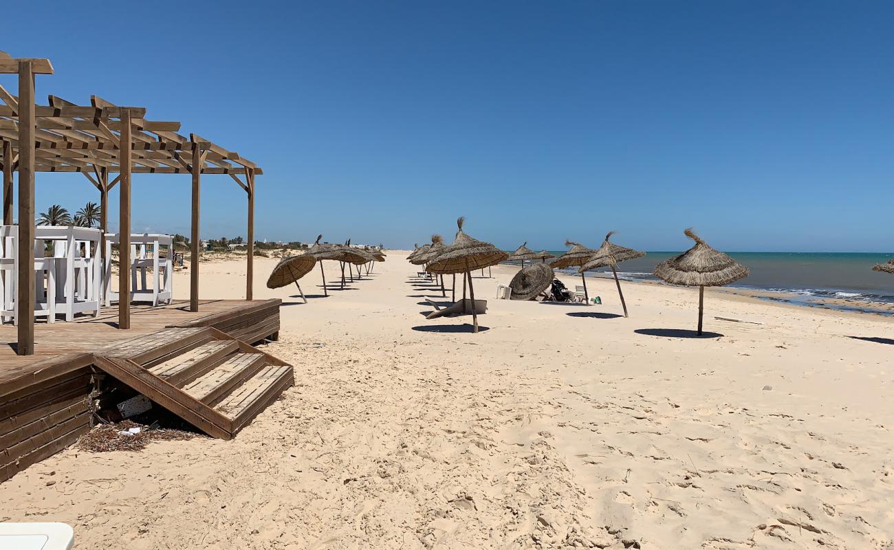 Photo de Plage De Korba avec sable fin et lumineux de surface