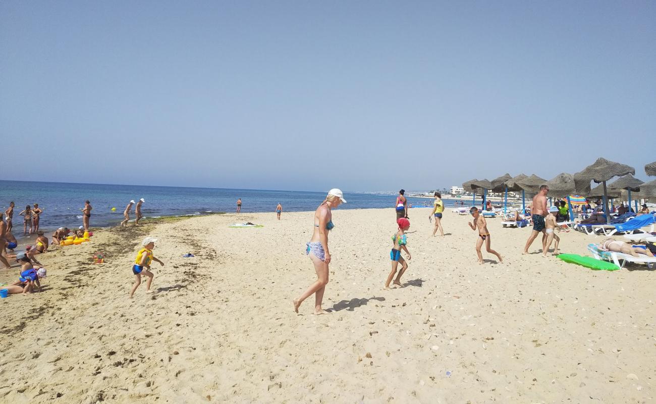 Photo de Nabeul Beach avec sable fin et lumineux de surface