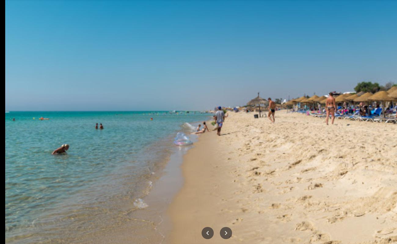 Photo de Plage Bouficha avec sable fin et lumineux de surface