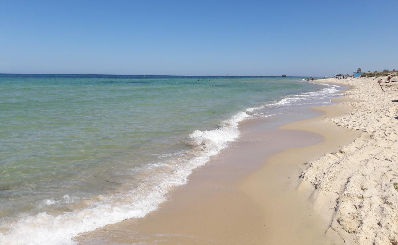 Photo de El Menchia beach avec sable fin blanc de surface