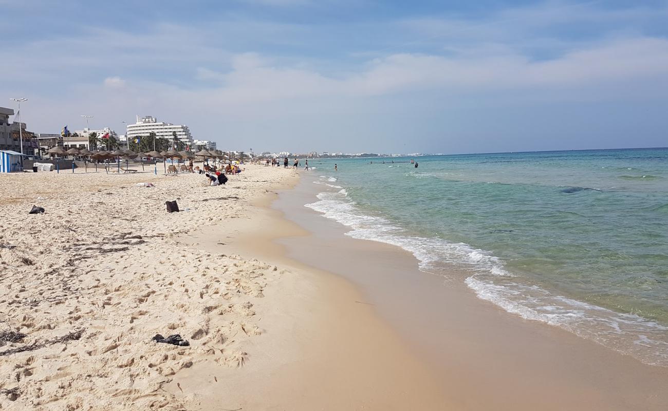 Photo de Bou Jaafar Beach avec sable fin blanc de surface