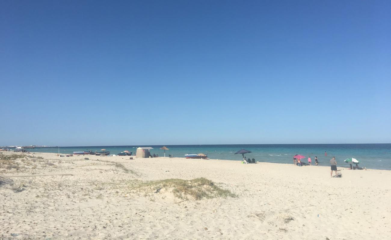 Photo de Rejjiche Plage II avec sable blanc de surface