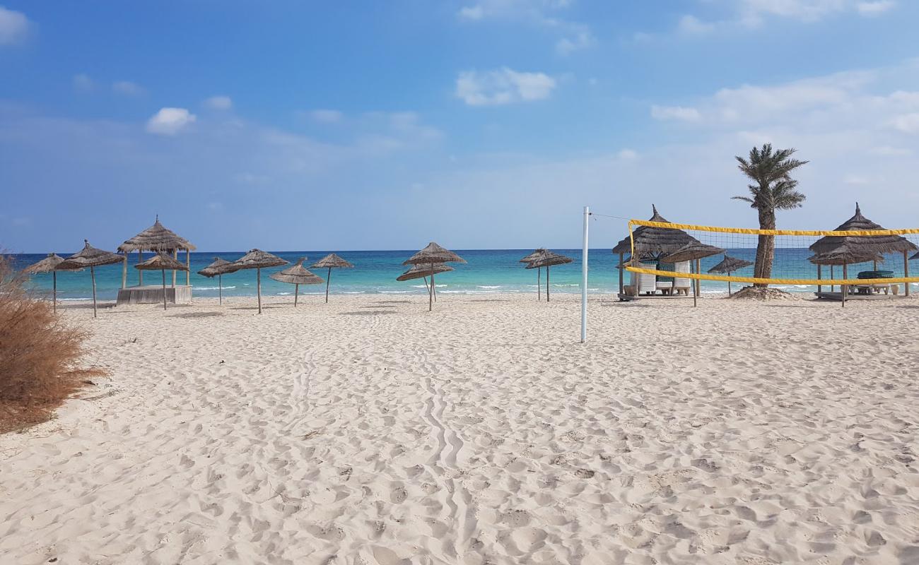 Photo de Djerba beach avec sable blanc de surface