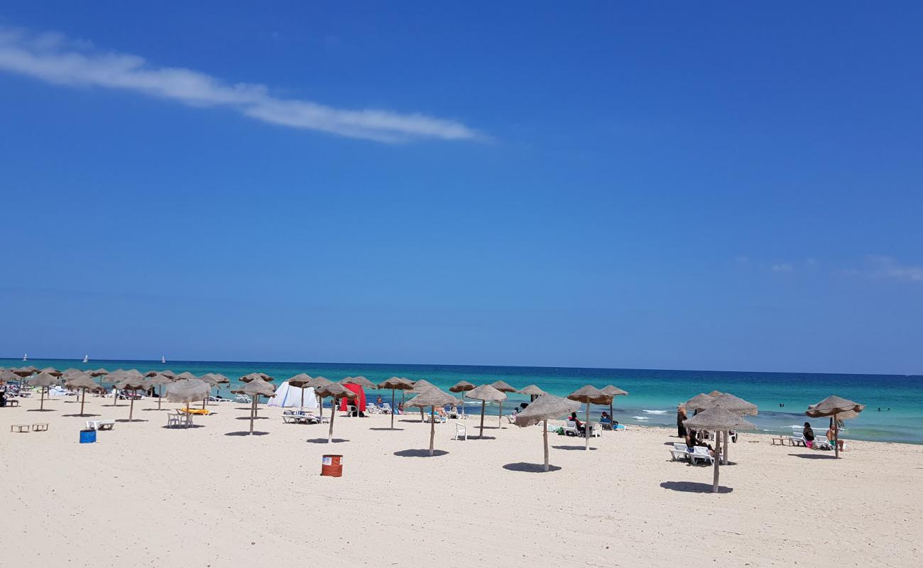 Photo de Tanit beach avec sable blanc de surface