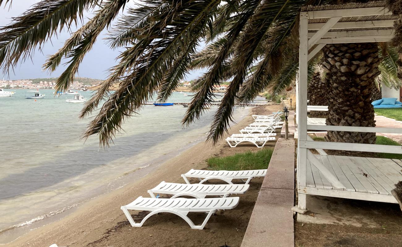 Photo de Erol beach avec sable lumineux de surface