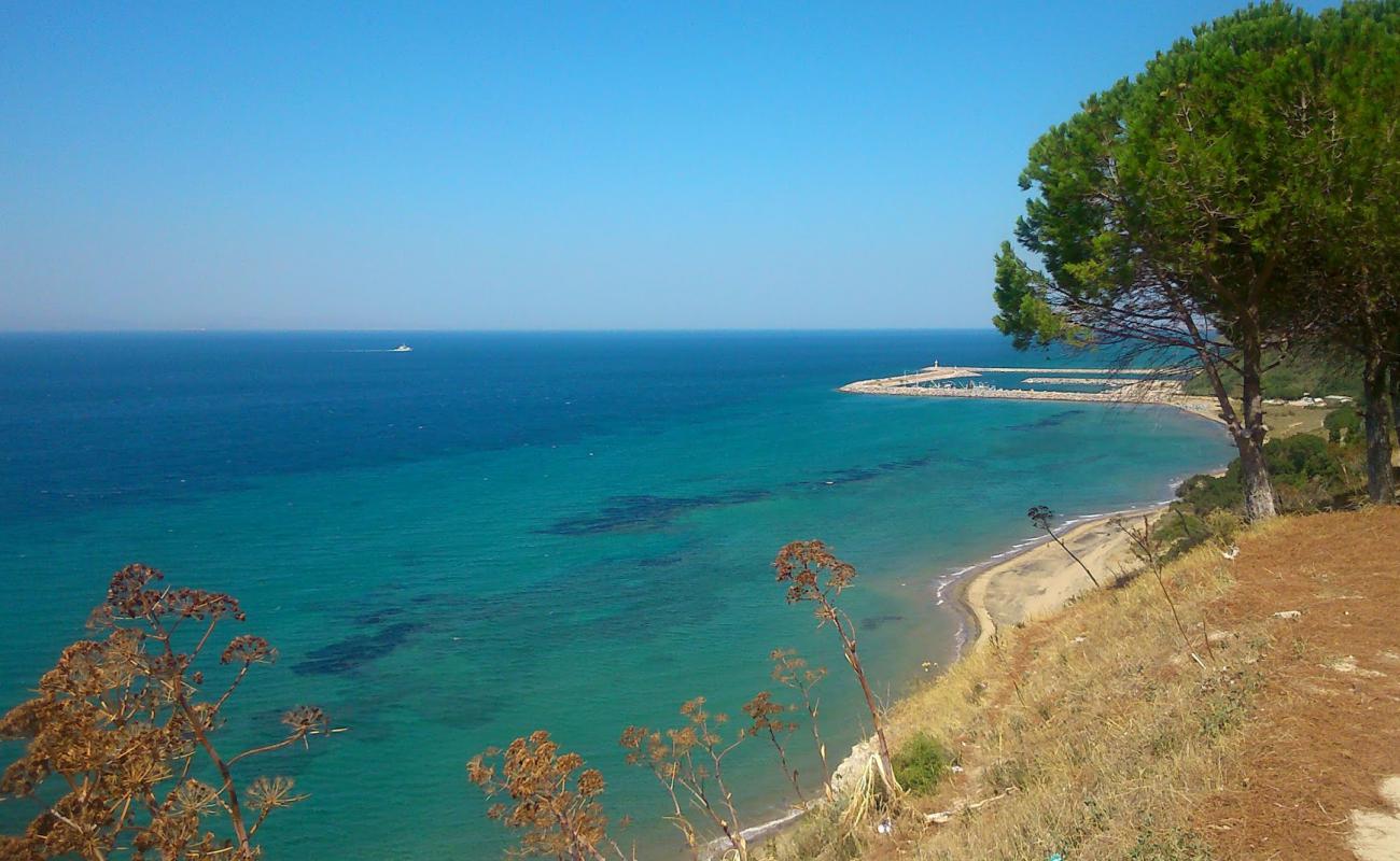 Photo de Yenikoy Camlik beach avec sable clair avec caillou de surface