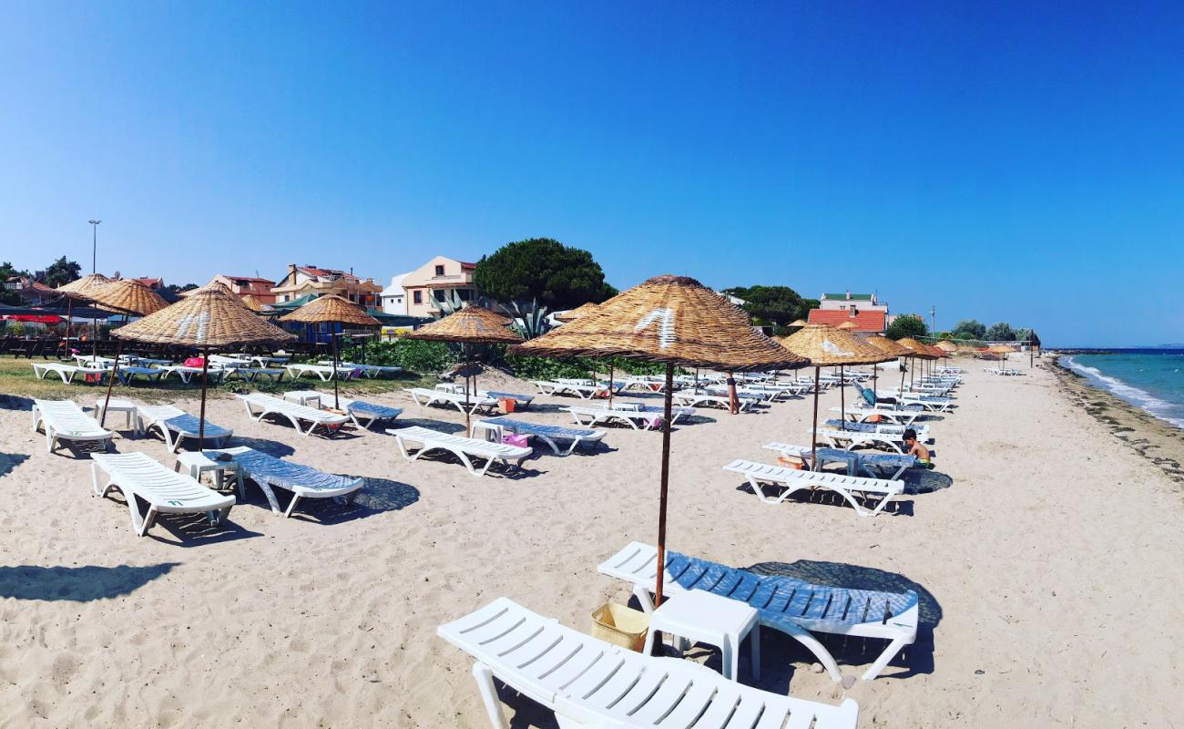 Photo de Etap Altinel Hotel beach avec sable lumineux de surface