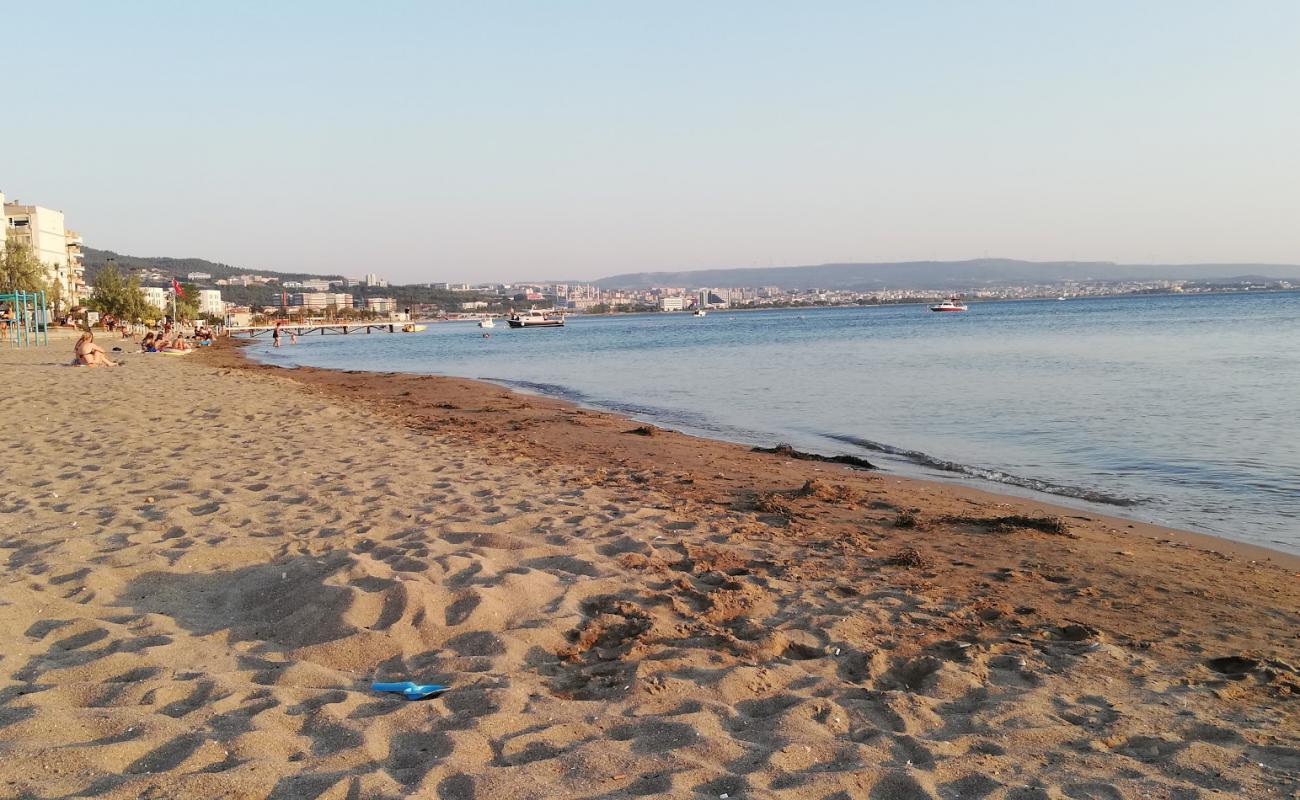 Photo de Yeni Kordon beach avec sable lumineux de surface