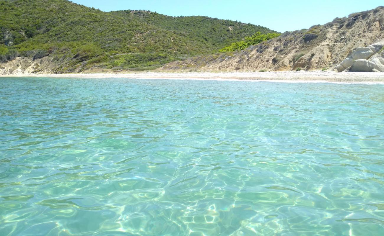 Photo de Karabiga beach avec caillou fin clair de surface