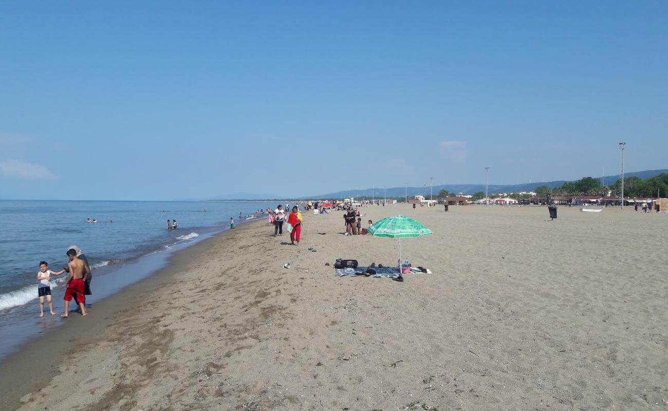 Photo de Karacabey beach avec sable lumineux de surface